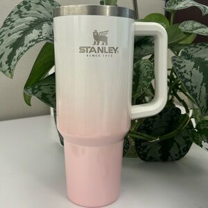 Stanley cup, no lid though! Great condition.40oz